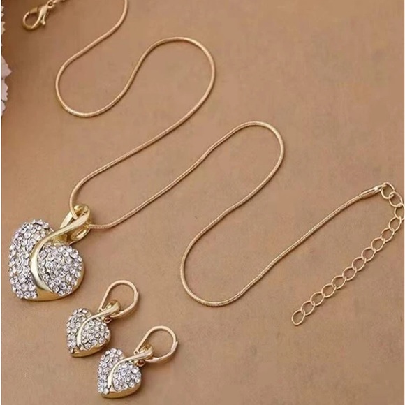🆕 Gold Heart Necklace & Earrings Set !!! Brand New… Great Xmas present 🎁 - Picture 2 of 5